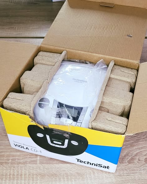 TechniSat Viola CD-1 – Portable Stereo CD Player