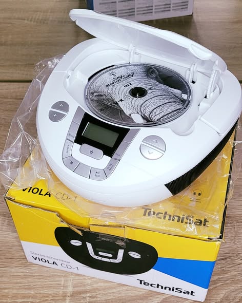 TechniSat Viola CD-1 – Portable Stereo CD Player