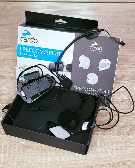 597759748_122125514666992459_2106808473587488019_n Cardo Freecom / Spirit 2nd Helmet Kit