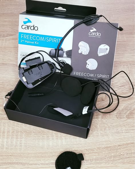 597819668_122125514672992459_8081726117056870172_n Cardo Freecom / Spirit 2nd Helmet Kit